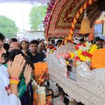 मृद व जलसंधारण मंत्री संजय राठोड यांनी गजानन महाराजांच्या पालखीचे दर्शन घेतले