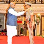 कर्तव्यदक्ष सहाय्यक पोलिस निरीक्षक महारुद्र परजणे यांना ‘राष्ट्रपती शौर्यपदक’ प्रदान