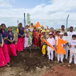 आमदार राजेंद्र राऊत यांच्या वृक्षारोपण संकल्पात सुयश विद्यालयाच्या बालवारकऱ्यांचा खारीचा वाटा